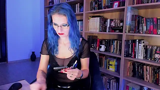 Queen of Hearts1 online show from 11/30/25, 09:04