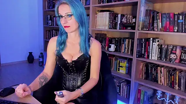 Queen of Hearts1 online show from 11/15/25, 08:24