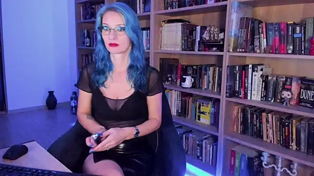 Queen of Hearts1 online show from 10/30/25, 08:06