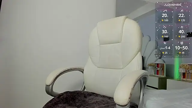 Snapshot of ginebra_ness chatting on 09/19/25, 01:04 ginebra ness online show from 09/19/25, 01:04