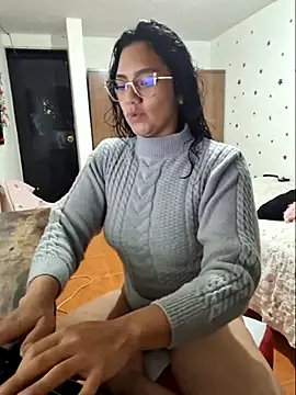 Thaliacooper  online show from 10/27/25, 01:39