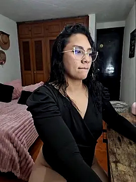 Thaliacooper  online show from 09/28/25, 12:17