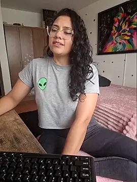 Thaliacooper  online show from 04/29/26, 05:30