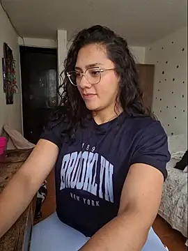 Thaliacooper  online show from 10/23/25, 06:39