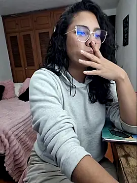 Thaliacooper  online show from 09/15/25, 12:22