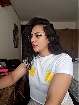 Thaliacooper  online show from 11/13/25, 06:23