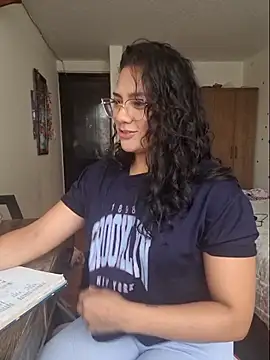 Thaliacooper  online show from 11/12/25, 05:17