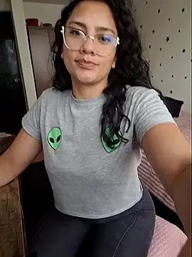 Thaliacooper  online show from 02/10/26, 05:12