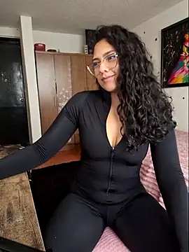 Thaliacooper  online show from 04/28/26, 04:44