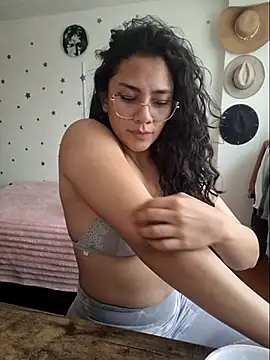 Thaliacooper  online show from 12/18/25, 06:01