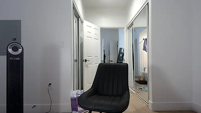 QueenLolaX online show from 05/23/26, 07:40