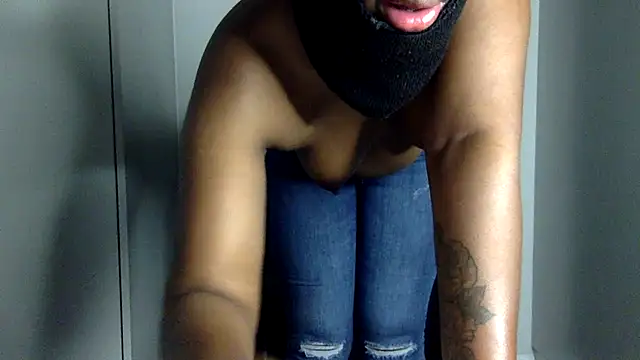 Snapshot of Africanbootie chatting on 03/18/25, 08:50 Africanbootie online show from 03/18/25, 08:50