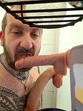 Snapshot of teddy79good chatting on 03/16/26, 04:32 teddy79good online show from 03/16/26, 04:32