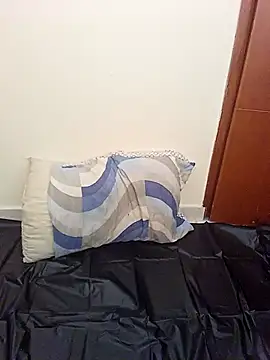 Kiras93 online show from 10/19/25, 02:09