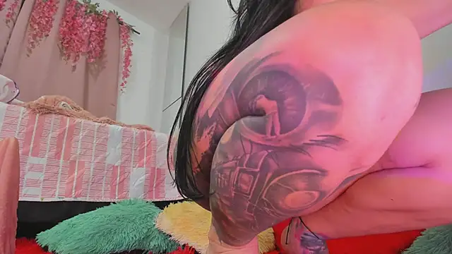 msschloee  online show from 10/23/25, 11:58