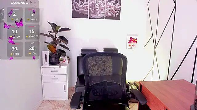 Megan Do Santos online show from 11/04/25, 04:00