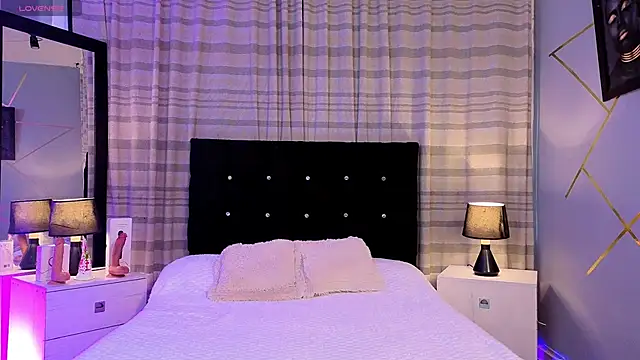 Megan Do Santos online show from 12/03/25, 08:19