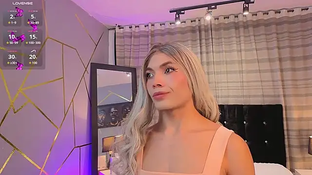 Megan Do Santos online show from 12/17/25, 08:36