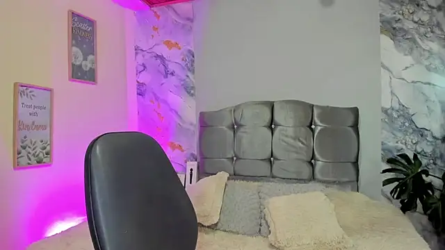 Megan Do Santos online show from 02/04/26, 07:42