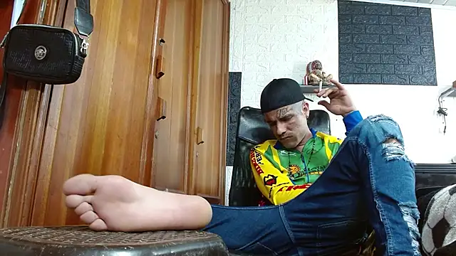 Snapshot of GeorgeZarrate chatting on 10/14/25, 09:47 GeorgeZarrate online show from 10/14/25, 09:47