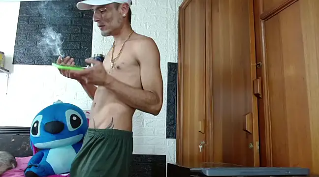 Snapshot of GeorgeZarrate chatting on 02/18/25, 10:47 GeorgeZarrate online show from 02/18/25, 10:47