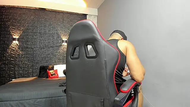 taurus boy1 online show from 10/30/25, 01:20