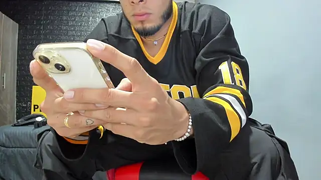 Snapshot of taurus_boy1 chatting on 10/10/25, 11:33 taurus boy1 online show from 10/10/25, 11:33