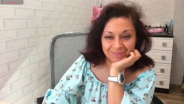 Snapshot of TeasyLana chatting on 05/21/26, 04:54 TeasyLana online show from 05/21/26, 04:54