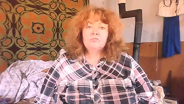Snapshot of RoseRed69 chatting on 05/21/26, 04:32 RoseRed69 online show from 05/21/26, 04:32