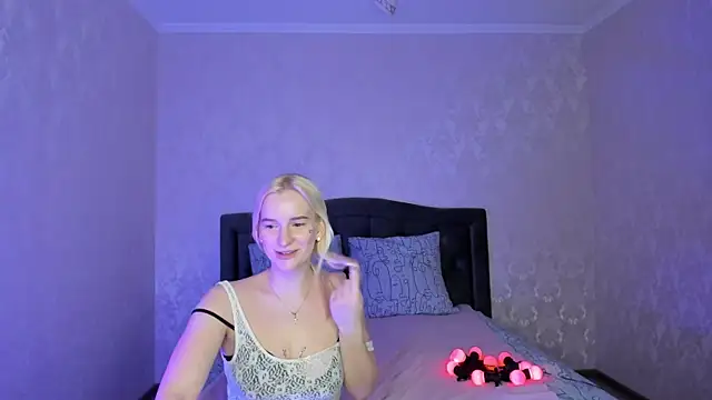 Snapshot of Amanda054 chatting on 03/04/25, 12:39 Amanda054 online show from 03/04/25, 12:39
