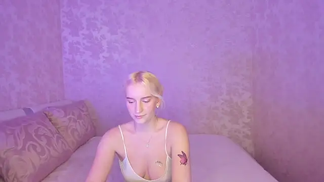 Snapshot of Amanda054 chatting on 03/19/25, 05:50 Amanda054 online show from 03/19/25, 05:50