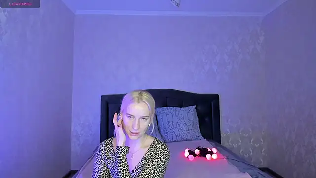 Snapshot of Amanda054 chatting on 01/27/25, 12:01 Amanda054 online show from 01/27/25, 12:01