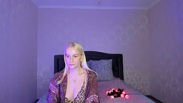 Snapshot of Amanda054 chatting on 03/06/25, 12:10 Amanda054 online show from 03/06/25, 12:10