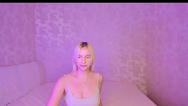 Snapshot of Amanda054 chatting on 10/17/25, 01:46 Amanda054 online show from 10/17/25, 01:46