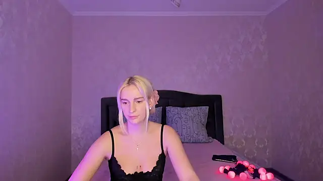 Snapshot of Amanda054 chatting on 02/23/25, 06:01 Amanda054 online show from 02/23/25, 06:01