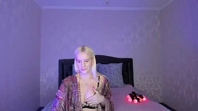 Snapshot of Amanda054 chatting on 03/05/25, 06:01 Amanda054 online show from 03/05/25, 06:01
