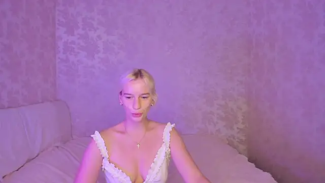 Snapshot of Amanda054 chatting on 09/10/25, 01:43 Amanda054 online show from 09/10/25, 01:43
