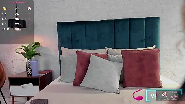 Luna18Pink online show from 10/22/25, 01:10