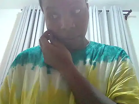 Snapshot of Queen_loveer chatting on 07/01/26, 10:10 Queen loveer online show from 07/01/26, 10:10