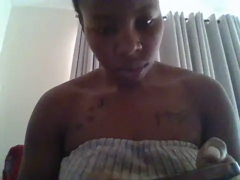 Snapshot of Queen_loveer chatting on 07/08/26, 12:50 Queen loveer online show from 07/08/26, 12:50