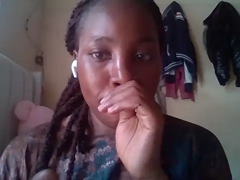 Queen loveer online show from 11/04/25, 11:03