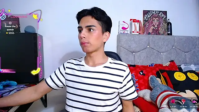 OwenBluee online show from 12/02/25, 06:37