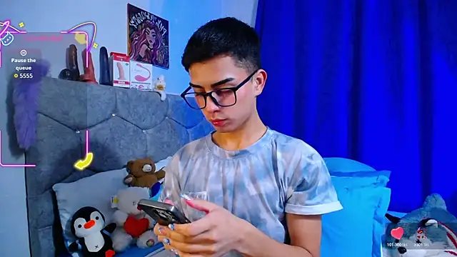 OwenBluee online show from 10/24/25, 06:34