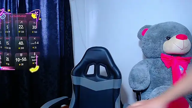 OwenBluee online show from 04/15/26, 04:22