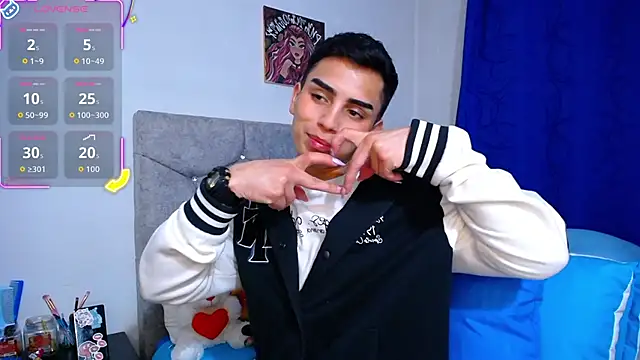 OwenBluee online show from 11/07/25, 03:22