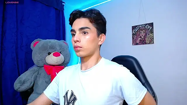 OwenBluee online show from 05/11/26, 05:31