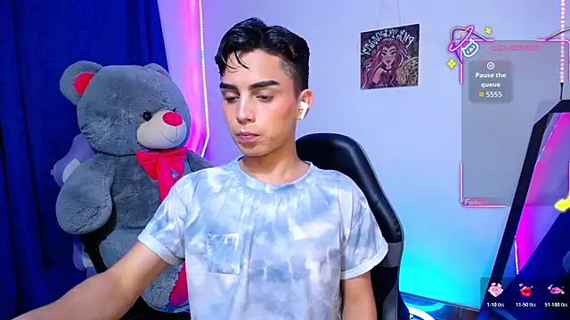 OwenBluee online show from 06/02/26, 09:42