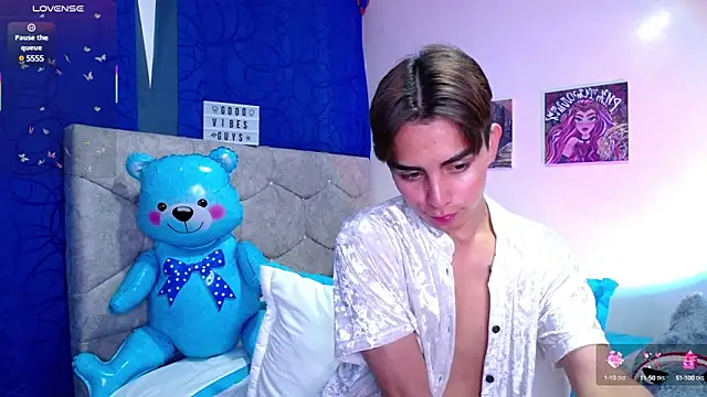 Snapshot of OwenBluee chatting on 03/15/25, 01:29 OwenBluee online show from 03/15/25, 01:29