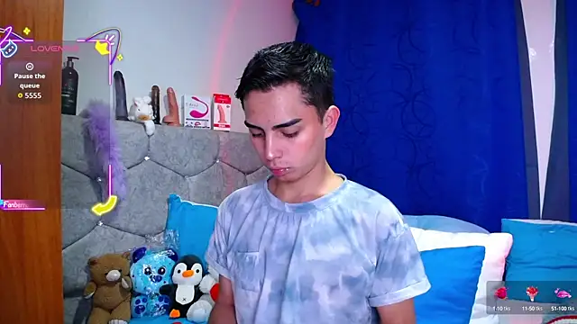 Snapshot of OwenBluee chatting on 09/25/25, 11:00 OwenBluee online show from 09/25/25, 11:00