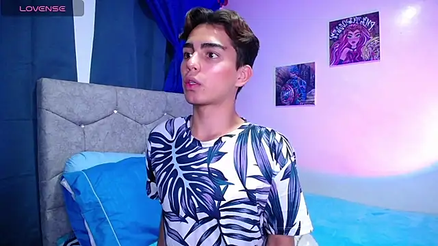 Snapshot of OwenBluee chatting on 03/18/25, 06:17 OwenBluee online show from 03/18/25, 06:17